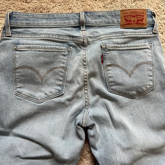 Levi's Jeans - Picture 2 of 3